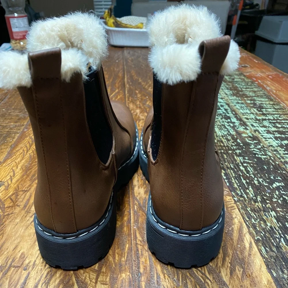 Portland Helena Women’s Tan Brown Faux Leather & Fur Ankle Chelsea Boots Size 8